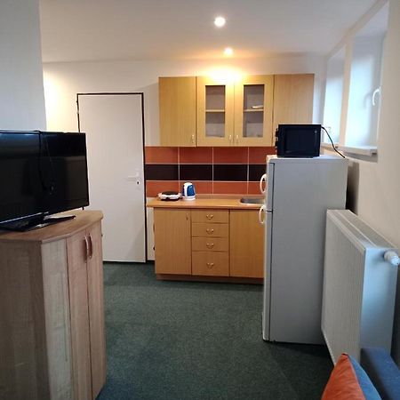 Apartman Obecni Hostinec Provodov (Hradec Kralove) Buitenkant foto