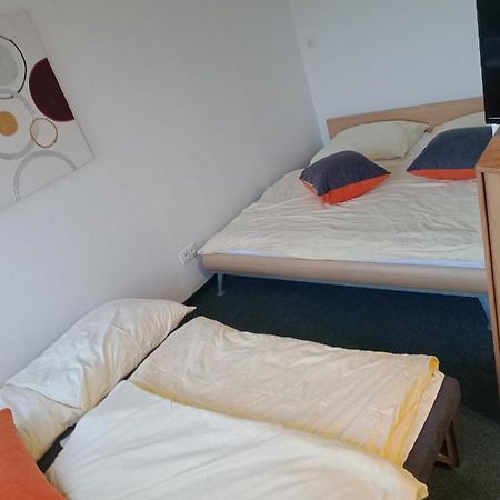 Apartman Obecni Hostinec Provodov (Hradec Kralove) Buitenkant foto