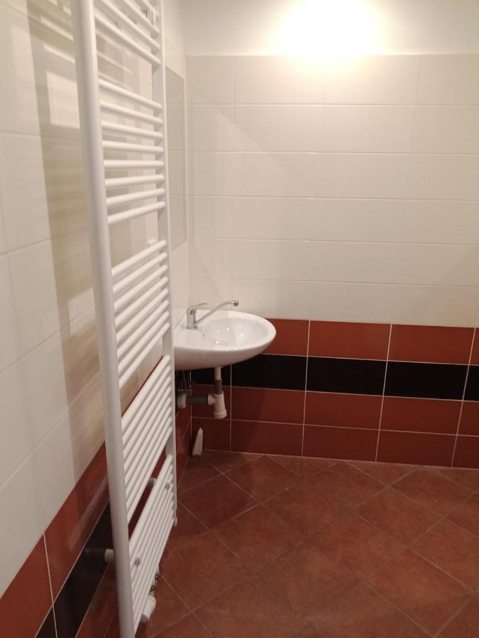 Apartman Obecni Hostinec Provodov (Hradec Kralove) Buitenkant foto
