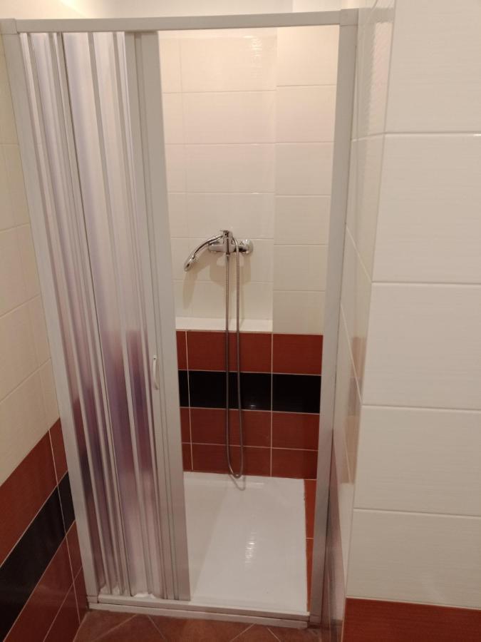 Apartman Obecni Hostinec Provodov (Hradec Kralove) Buitenkant foto